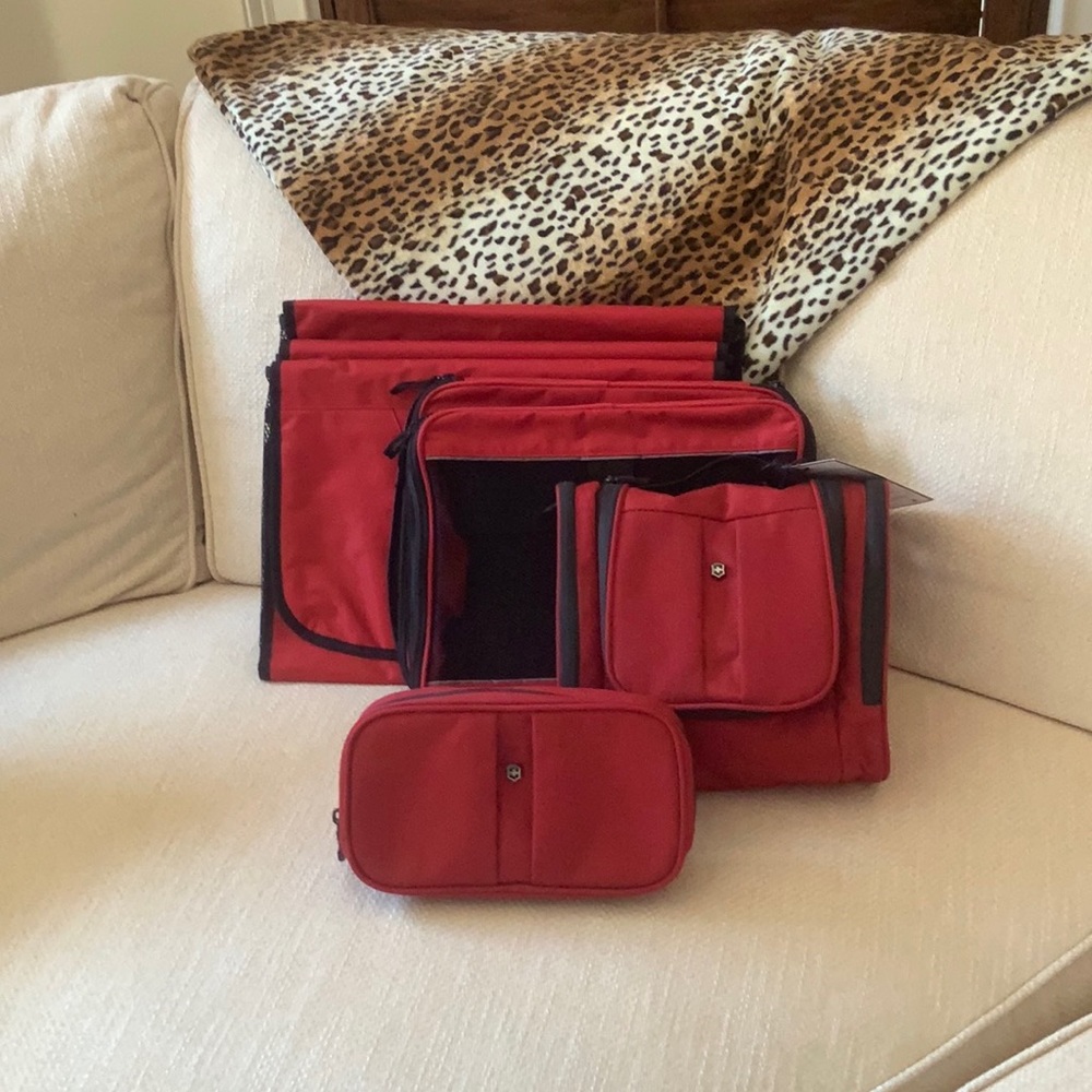 Victorinox 7 piece Toiletry Bag, Packing Cube and Packing Sleeve set